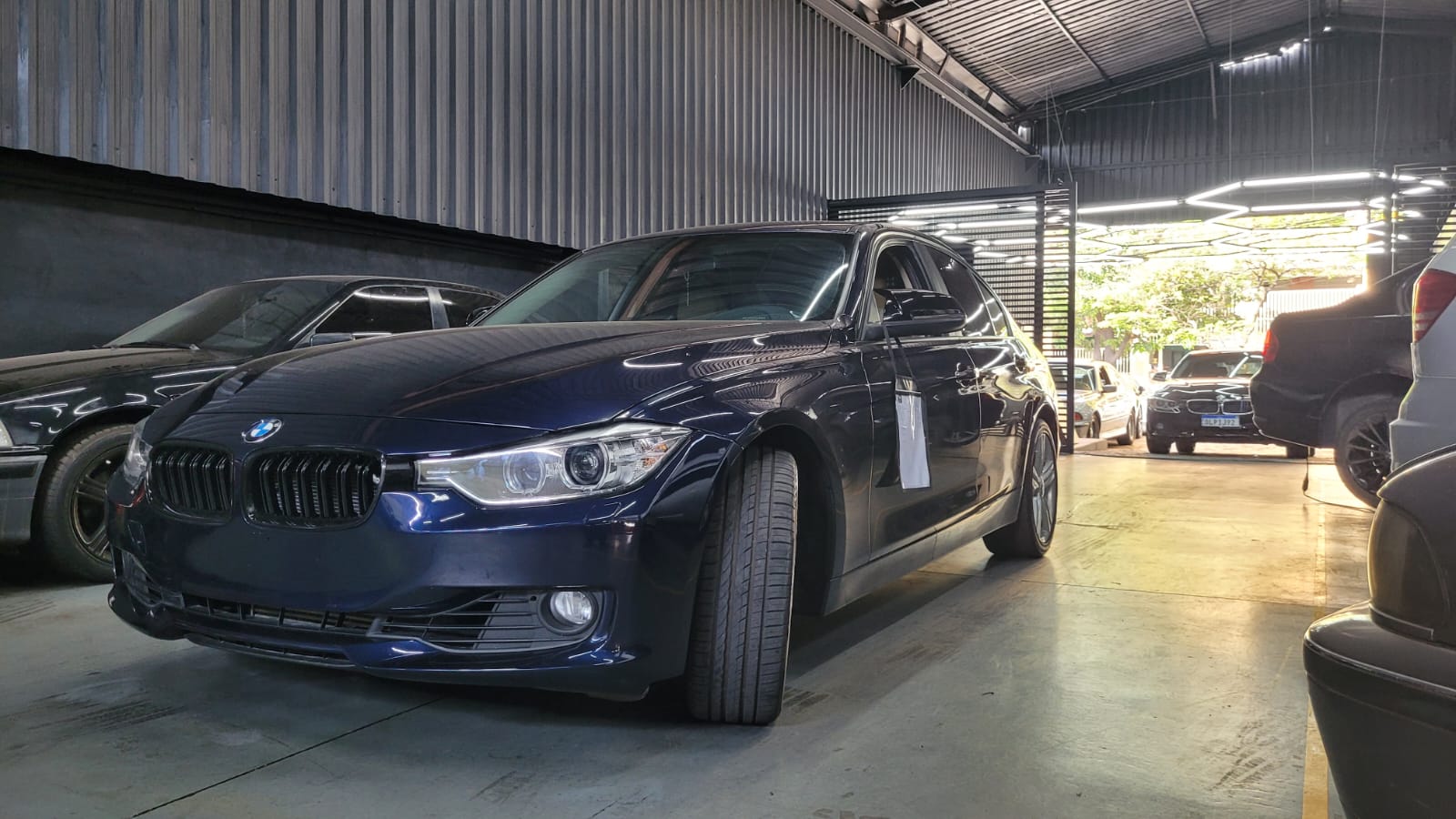 BMW premium estacionado na oficina da Realeza Car Service em Belo Horizonte